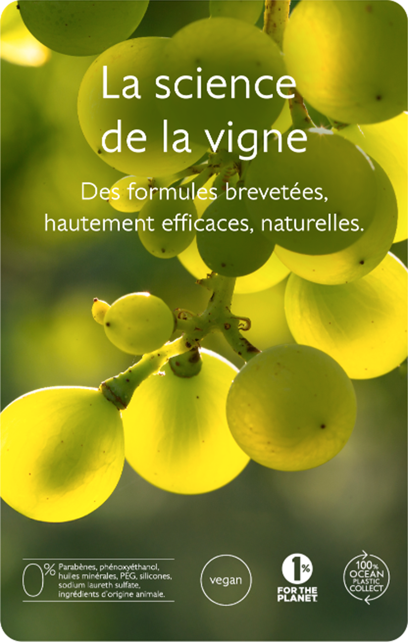 Close-up of green grapes on a vine with French text promoting natural, eco-friendly skincare, highlighting vegan and sustainable qualities.